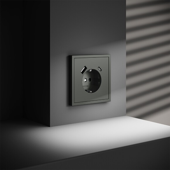 VLS040506 Розетка встраиваемая с заземлением и защитными шторками и с двумя USB зарядками Type-А и Type-C. Ток 16 Ампер (3500 Ватт) титанового цвета VOLTUM S70 (титан)