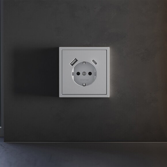 VLS001016 Накладка для розетки с заземлением и защитными шторками, с зарядкой от USB (ТИП С + ТИП A) серого цвета VOLTUM S70 (серый)