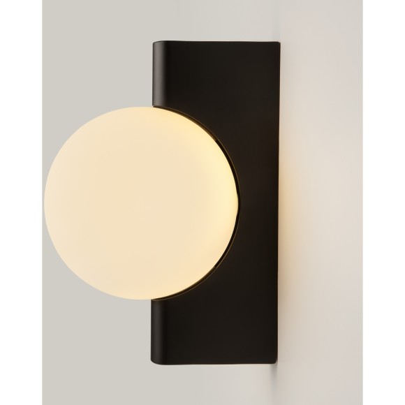 Бра Maytoni MOD324WL-01B Avant-garde под лампу 1xG9 25W