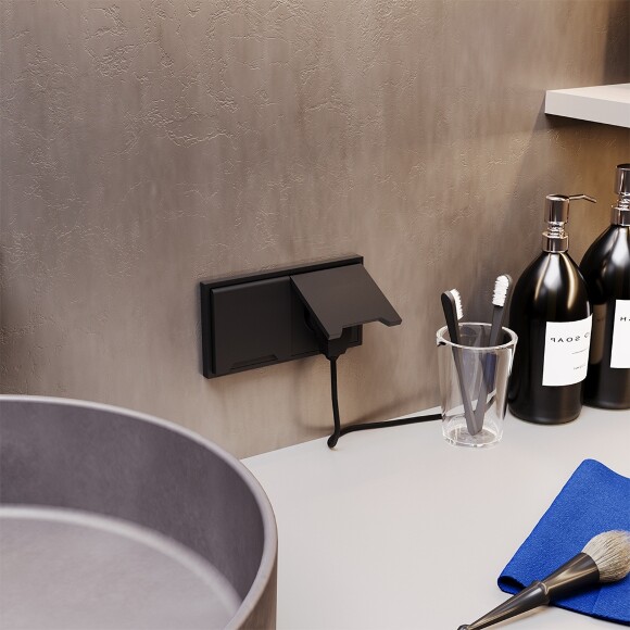 VLS040308 Розетка встраиваемая с заземлением, защитными шторками и крышкой 16 Ампер (3500 Ватт) черного матового цвета VOLTUM S70 (черный матовый)