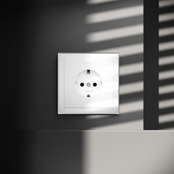 VLS040101 Розетка встраиваемая с заземлением максимальный ток 16 Ампер (3500 Ватт) белого глянцевого цвета VOLTUM S70 (белый глянцевый)