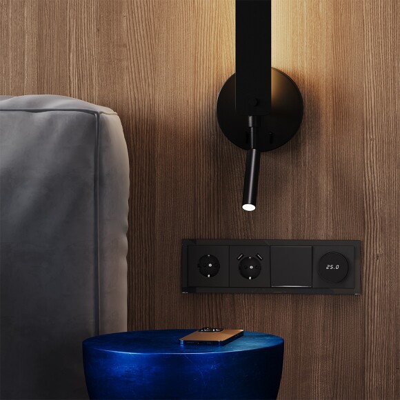 VLS040408 Розетка встраиваемая с заземлением и защитными шторками и с двумя USB A+A Зарядками TYPE-А. Ток 16 Ампер (3500 Ватт) черного матового цвета VOLTUM S70 (черный матовый)