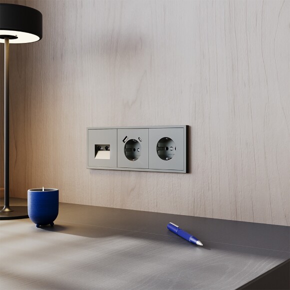 VLS040106 Розетка встраиваемая с заземлением максимальный ток 16 Ампер (3500 Ватт) титанового цвета VOLTUM S70 (титан)