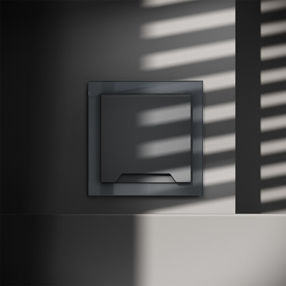 VLS040307 Розетка встраиваемая с заземлением, защитными шторками и крышкой 16 Ампер (3500 Ватт) графитового цвета VOLTUM S70 (графит) VLS040307 Розетка встраиваемая с заземлением, защитными шторками и крышкой 16 Ампер (3500 Ватт) графитового цвета VOLTUM S70 (графит)