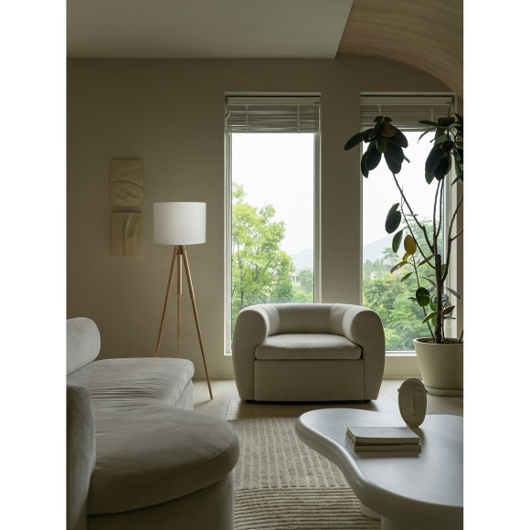 Напольный светильник (торшер) на деревянной треноге с тканевым абажуром под лампу Е27 Freya Tree FR5495FL-01W Напольный светильник (торшер) на деревянной треноге с тканевым абажуром под лампу Е27 Freya Tree FR5495FL-01W