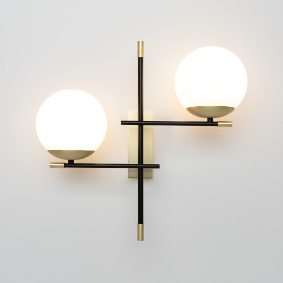 Бра Maytoni Nostalgia MOD050WL-02G черно-золотое основание, настенный светильник с шарами из стекла, две сменных лампы E14, без выключателя