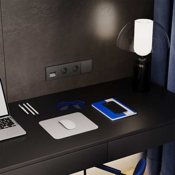 VLS040206 Розетка встраиваемая с заземлением и защитными шторками максимальный ток 16 Ампер (3500 Ватт) титанового цвета VOLTUM S70 (титан)