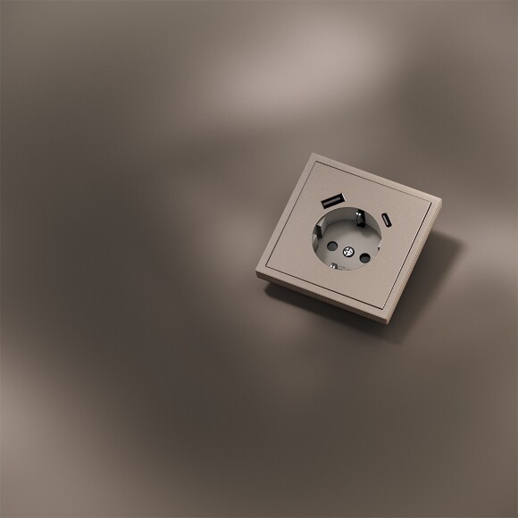 VLSM001010 Накладка металлическая для розетки с заземлением и защитными шторками, с зарядкой от USB (ТИП С + ТИП A)  платинового цвета VOLTUM S70 Metal (платина)