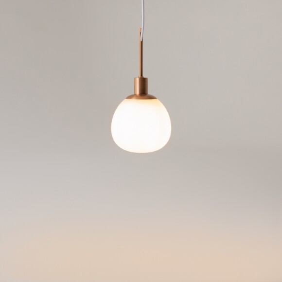 Подвесной светильник Maytoni Erich MOD221-PL-01-G, основание латунь, стеклянный матовый шар, лампа 1xE14, дизайнерский подвес