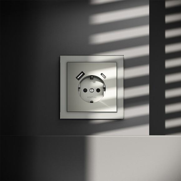 VLS040505 Розетка встраиваемая с заземлением и защитными шторками и с двумя USB зарядками Type-А и Type-C. Ток 16 Ампер (3500 Ватт) стального цвета VOLTUM S70 (сталь)