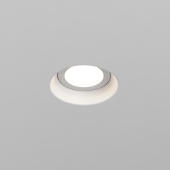 DL137-GU10-W Безрамочнный спот для ПВХ натяжных потолков под лампу GU10. В комплекте 3 белых и 1 черная рамка + антибликовый фильтр Maytoni Intro 2.0 Sharp