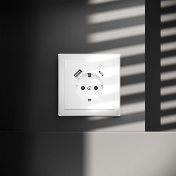 VLS040501 Розетка встраиваемая с заземлением и защитными шторками и с двумя USB зарядками Type-А и Type-C. Ток 16 Ампер (3500 Ватт) белого глянцевого цвета VOLTUM S70 (белый глянцевый)