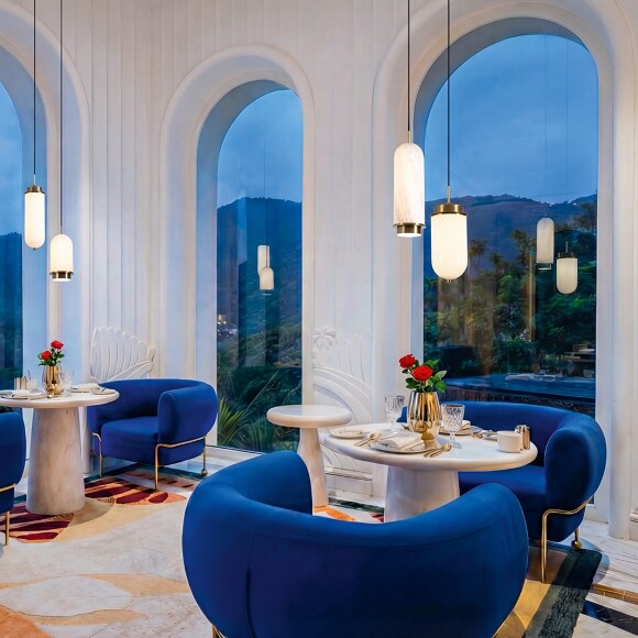 Freya Iride FR5627PL-L8BBS Светильник подвесной светодиодный декоративный, основание черное+латунь, плафон стекло, теплого света, LED 8Вт 2700K 750лм CRI80 360° IP20 220V Freya Iride FR5627PL-L8BBS Светильник подвесной светодиодный декоративный, основание черное+латунь, плафон стекло, теплого света, LED 8Вт 2700K 750лм CRI80 360° IP20 220V