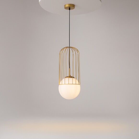 Подвесной светильник Maytoni Telford P363PL-01G Е27 макс 25Вт, золото, стеклянный матовый плафон белый, декоративная металлическая решётка, рег. высота 595-1760 мм, современный интерьерный светильник