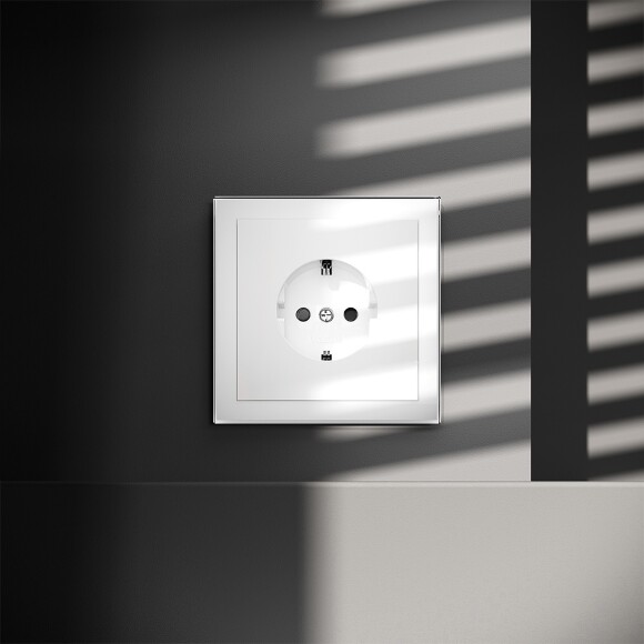 VLS040201 Розетка встраиваемая с заземлением и защитными шторками максимальный ток 16 Ампер (3500 Ватт) белого глянцевого цвета VOLTUM S70 (белый глянцевый)