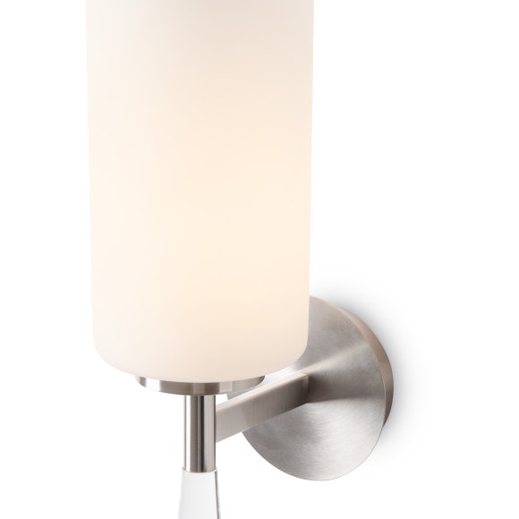 Настенный светильник (бра) с белым стеклянным плафоном под лампу Е27 Freya Chic FR2031WL-01N