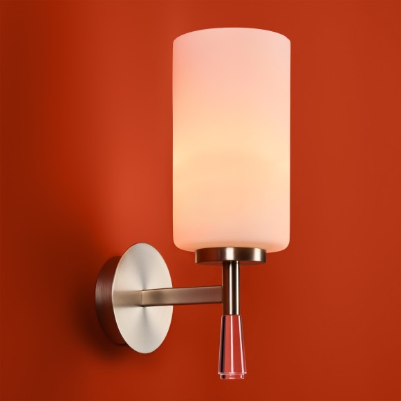 Настенный светильник (бра) с белым стеклянным плафоном под лампу Е27 Freya Chic FR2031WL-01N