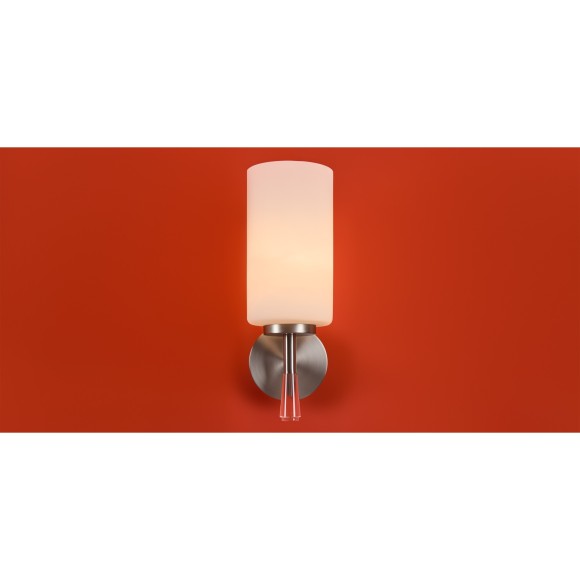 Настенный светильник (бра) с белым стеклянным плафоном под лампу Е27 Freya Chic FR2031WL-01N