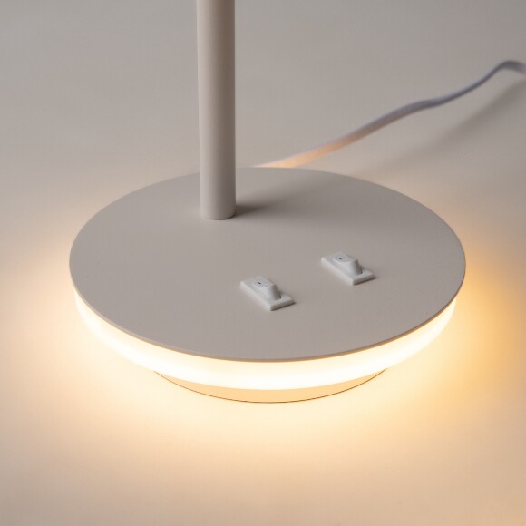 Настольный светильник Maytoni Estudo Z010TL-L8W3K LED 9Вт 3000K 589Лм 36° CRI80, белый матовый металл, поворотный плафон-цилиндр, декоративная подсветка основания, высота 455 мм Настольный светильник Maytoni Estudo Z010TL-L8W3K LED 9Вт 3000K 589Лм 36° CRI80, белый матовый металл, поворотный плафон-цилиндр, декоративная подсветка основания, высота 455 мм