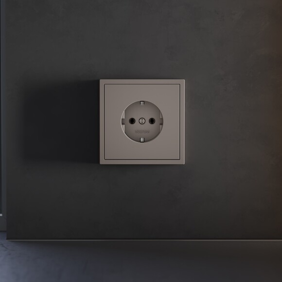 VLS000614 Накладка для розетки с заземлением коричневого цвета VOLTUM S70 (купучино)