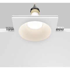 Maytoni Gyps DL129-GU10-01-W Встраиваемый белый "безрамочный" гипсовый светильник под покраску вместе с потолком, круглый скос внутрь, лампа GU10, IP20, 220В, врезное 100×100 мм, высота встр. от 55 мм (при исп. LED модуля вместо лампы)