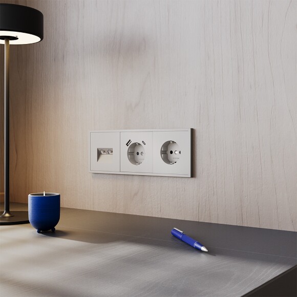 VLS100303 Рамка пластиковая для электрических изделий кашемирового цвета VOLTUM серии S70 на 3 поста (кашемир)