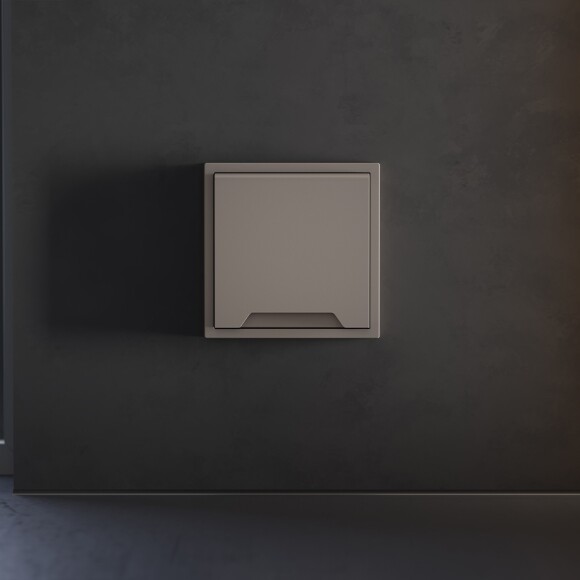 VLS000814 Накладка для розетки с заземлением, защитными шторками и защитной крышкой коричневого цвета VOLTUM S70 (купучино) VLS000814 Накладка для розетки с заземлением, защитными шторками и защитной крышкой коричневого цвета VOLTUM S70 (купучино)