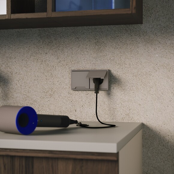 VLS000814 Накладка для розетки с заземлением, защитными шторками и защитной крышкой коричневого цвета VOLTUM S70 (купучино) VLS000814 Накладка для розетки с заземлением, защитными шторками и защитной крышкой коричневого цвета VOLTUM S70 (купучино)