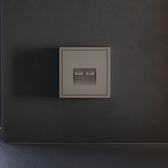 VLS001414 Накладка для розетки компьютерной двойной RJ45 категории 6Е (для проводов CAT5-CAT6 до 10 Гбит/сек) коричневого цвета VOLTUM S70 (купучино)