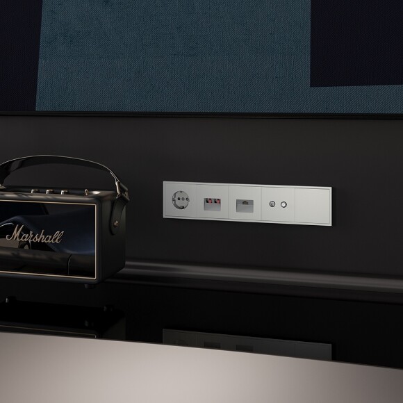 VLS060105 Розетка компьютерная RJ45 категории 6Е (для проводов CAT5-CAT6 до 10 Гбит/сек) стального цвета VOLTUM S70 (сталь)