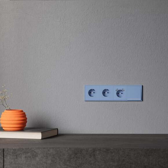 VLS000715 Накладка для розетки с заземлением и защитными шторками синего джинсового цвета VOLTUM S70 (деним)