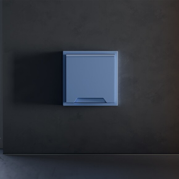 VLS000815 Накладка для розетки с заземлением, защитными шторками и защитной крышкой синего джинсового цвета VOLTUM S70 (деним)