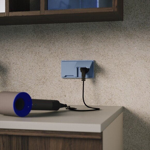 VLS000815 Накладка для розетки с заземлением, защитными шторками и защитной крышкой синего джинсового цвета VOLTUM S70 (деним)